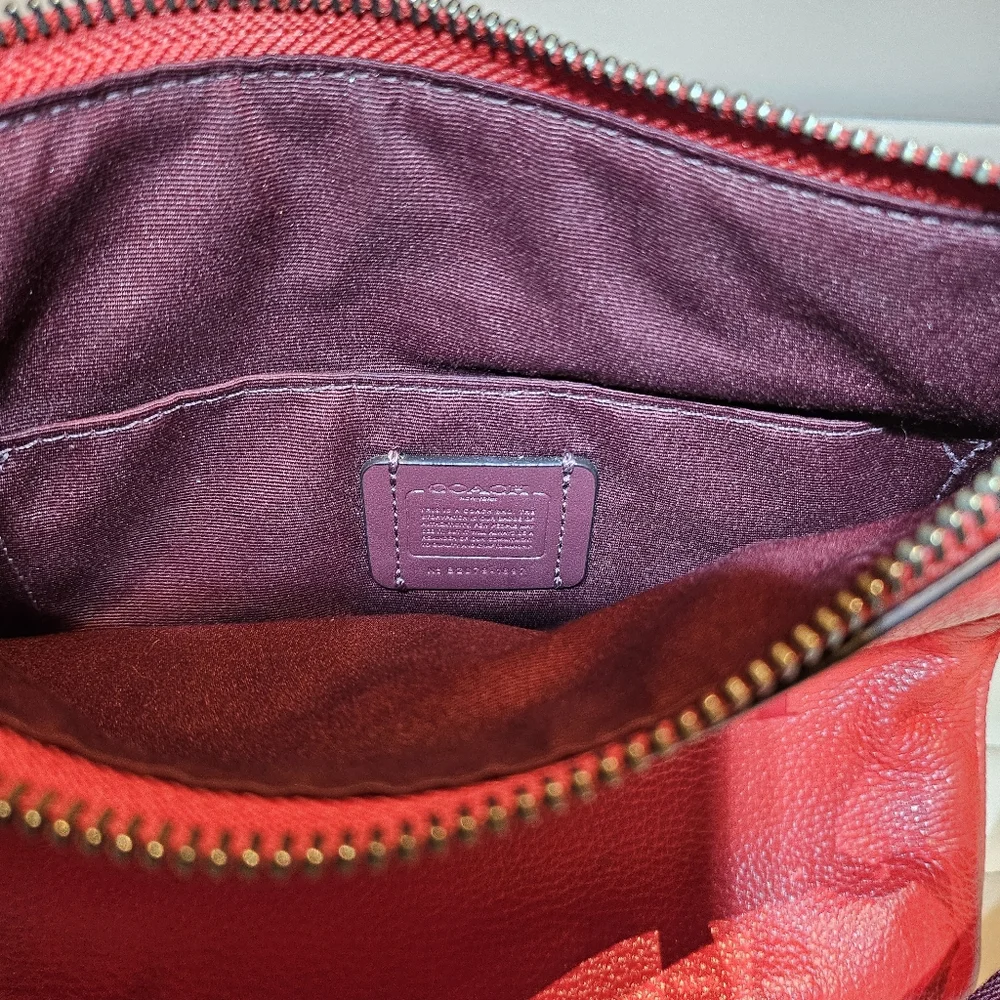 Like New Coach JES Slim Slingpack Purse MIAMI RED Crossbody Horse & Carriage - Picture 4 of 6